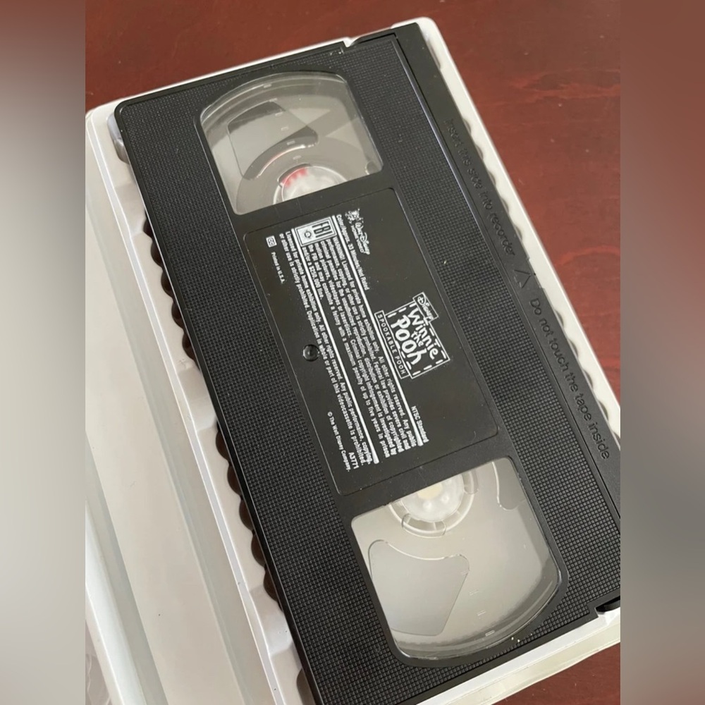 DISNEY Winnie the Pooh Spookable Pooh VHS in Original Box - Picture 4 of 4